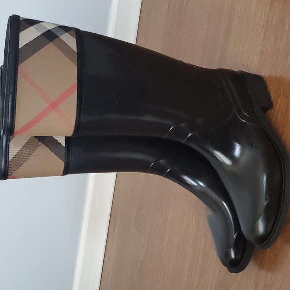 Burberry Black Rubber Crosshill Rain Boots - Picture 2 of 4